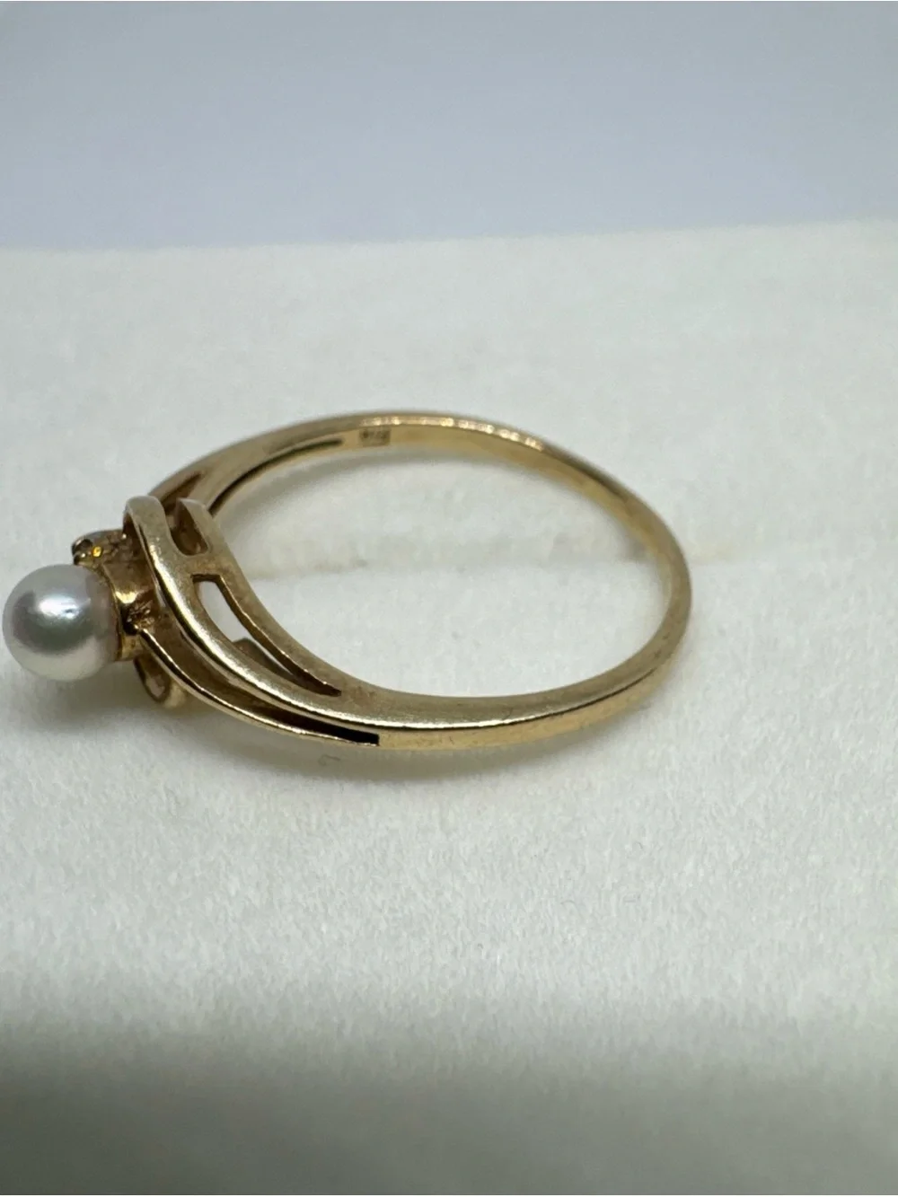 10K Yellow Gold Pearl & Tiny Diamond Swirl Abstract Bypass Ring Size 7.5 1.5g